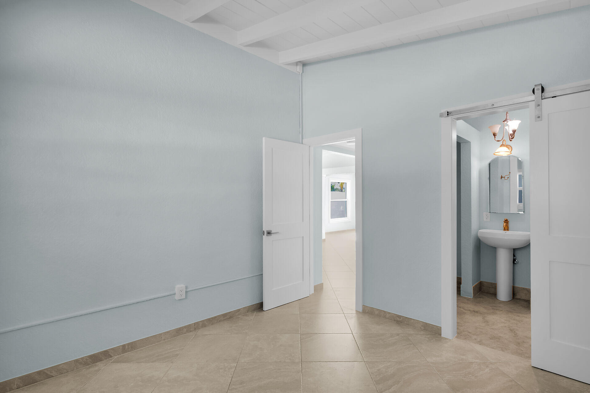 251 Azalea Street Tavernier, FL 33070 - Photo 38 of 58 Bedroom with en-suite