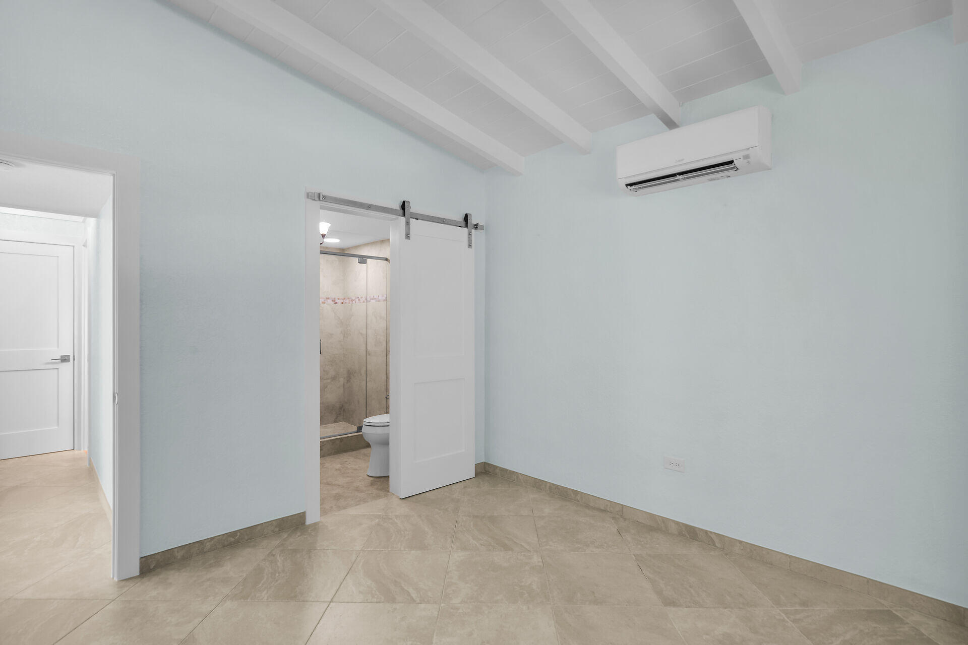 251 Azalea Street Tavernier, FL 33070 - Photo 39 of 58 Bedroom with en-suite