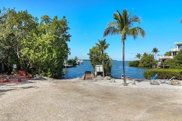 $1,495,000 | 251 Azalea Street, Tavernier, FL 33070