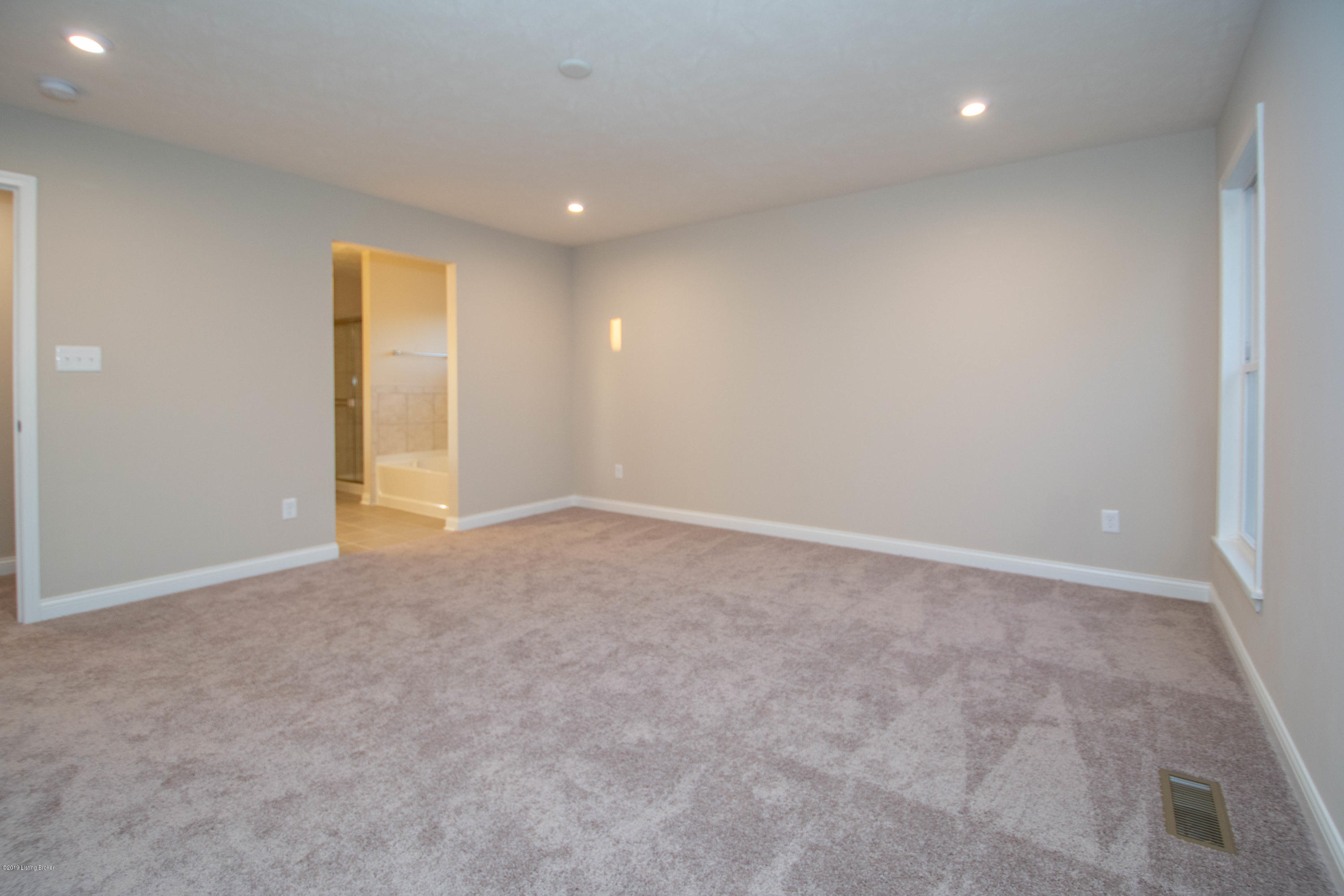 396 Highland Ridge Drive Mount Washington, KY 40047 - Photo 18 of 38 18-Owners Bedroom