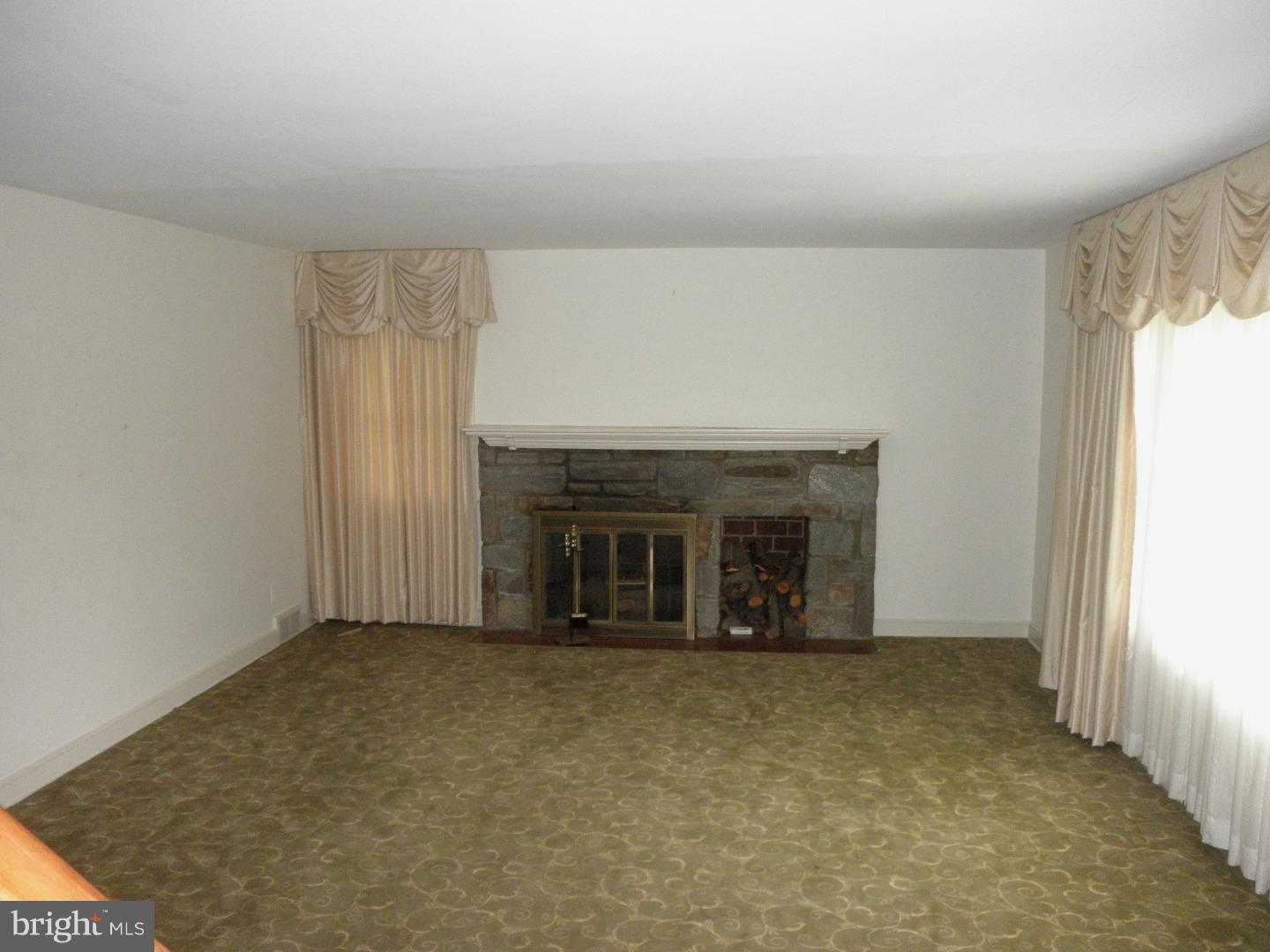 3300 Concord Road Aston, PA 19014 - Photo 9 of 19 Living Room
