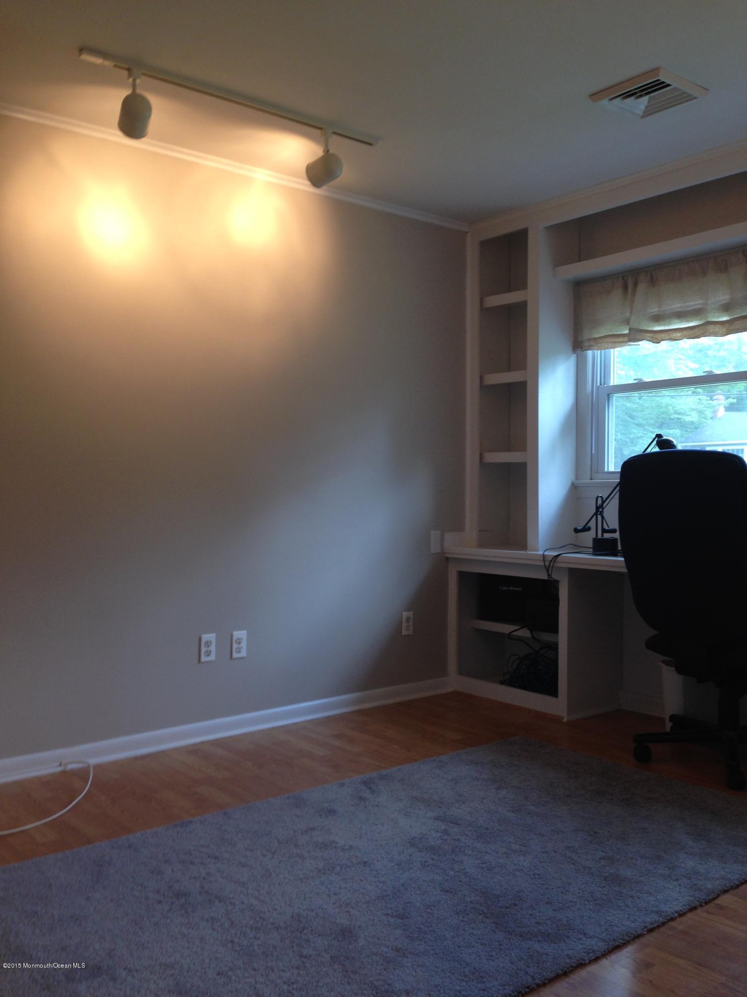 8 Buttonwood Road Middletown, NJ 07748 - Photo 12 of 26 128