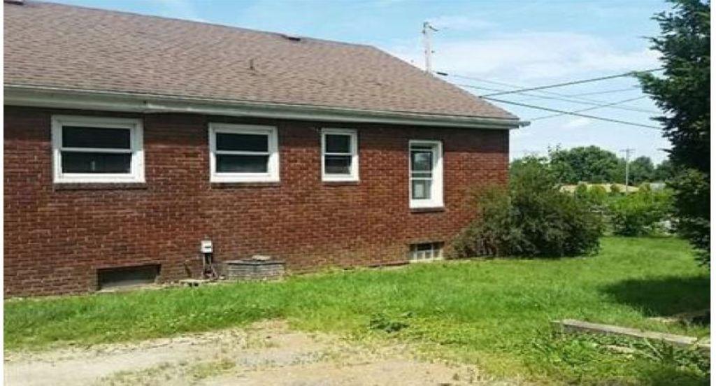 3598 North Hermitage Road Transfer, PA 16154 - Photo 3 of 12
