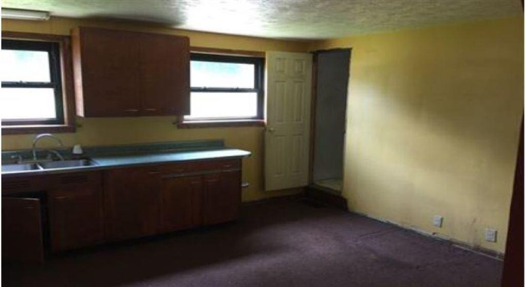 3598 North Hermitage Road Transfer, PA 16154 - Photo 7 of 12