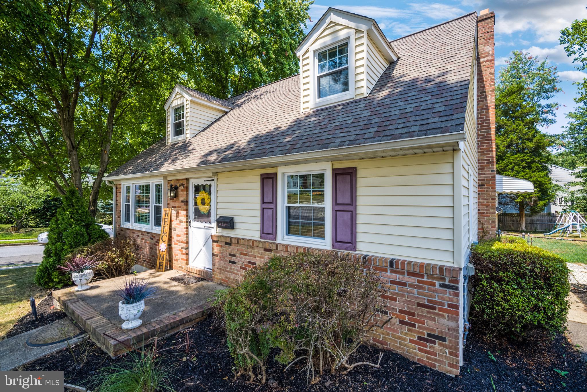 698 West Maple Road Linthicum Heights, MD 21090 - Photo 2 of 24
