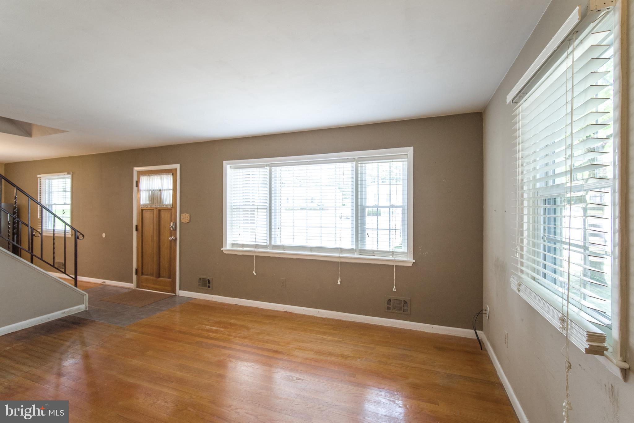 698 West Maple Road Linthicum Heights, MD 21090 - Photo 5 of 24