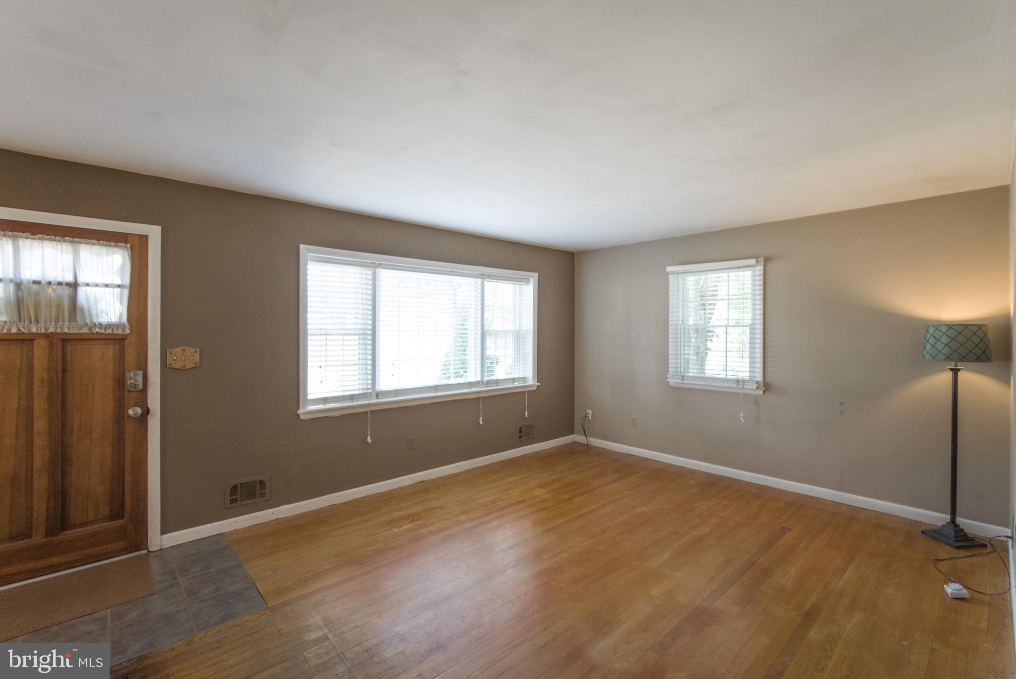 698 West Maple Road Linthicum Heights, MD 21090 - Photo 6 of 24
