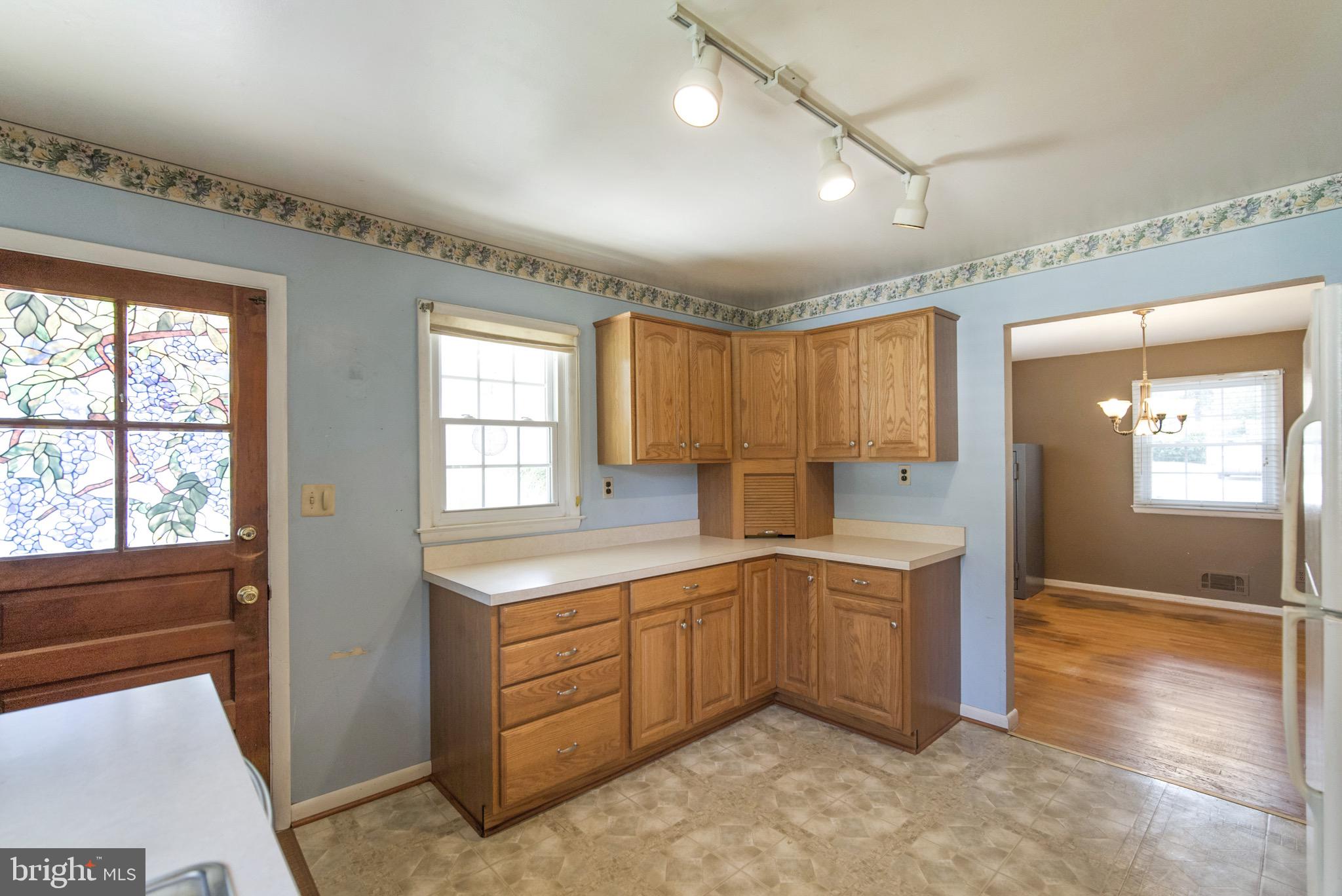 698 West Maple Road Linthicum Heights, MD 21090 - Photo 9 of 24