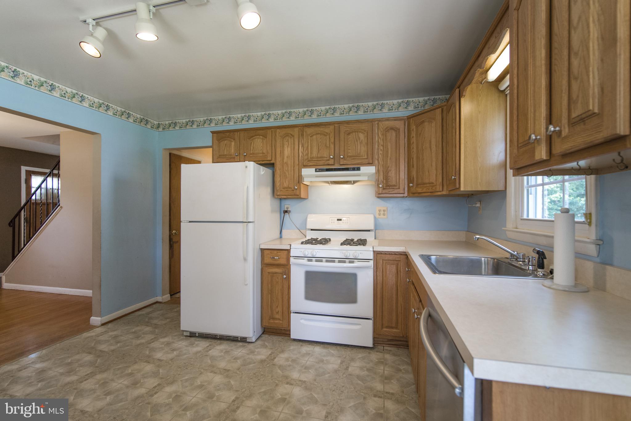 698 West Maple Road Linthicum Heights, MD 21090 - Photo 10 of 24