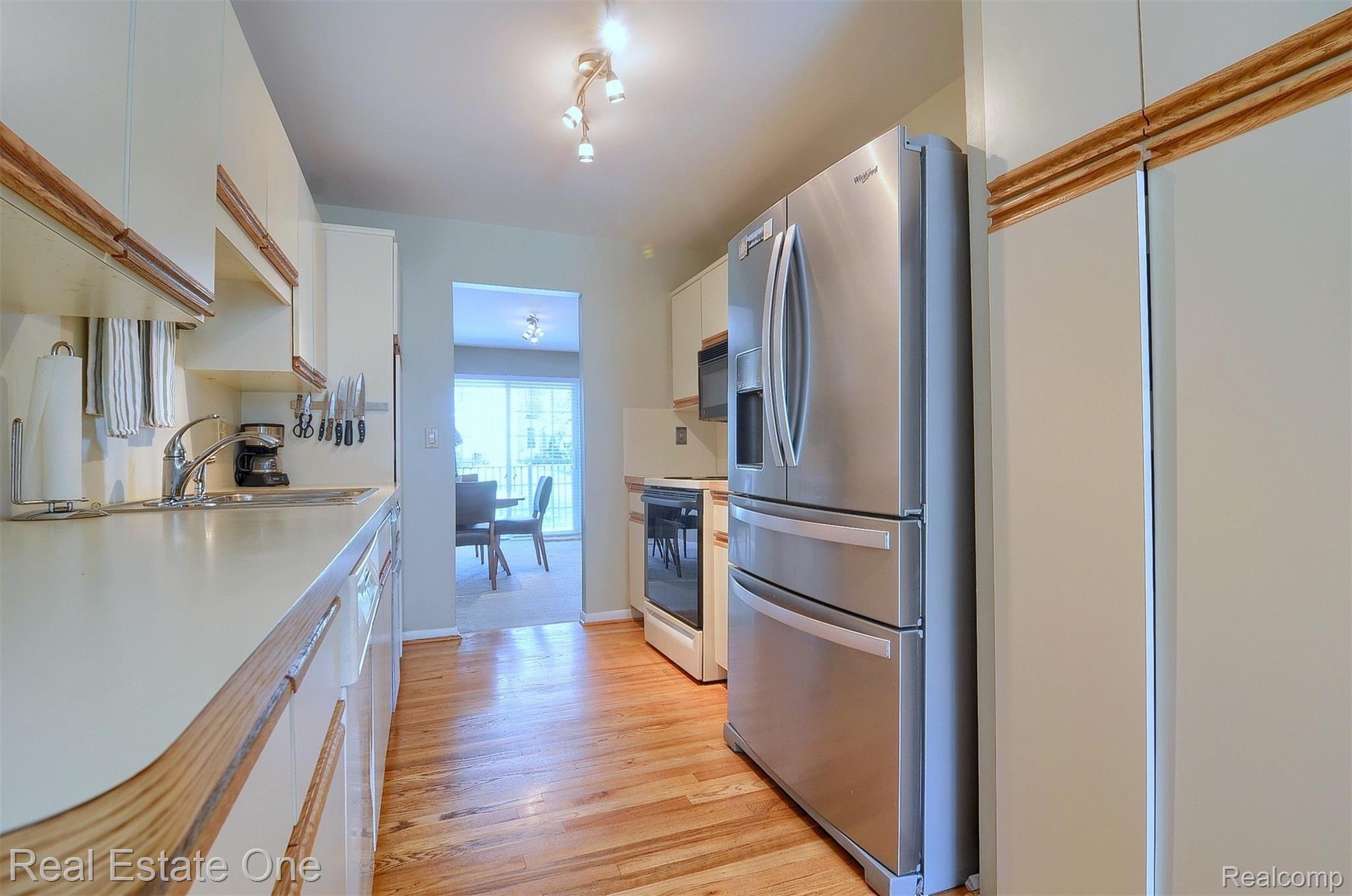 1407 Paddle Wheel Lane, Unit 43 Rochester, MI 48306 - Photo 8 of 26 8-Kitchen.jpg
