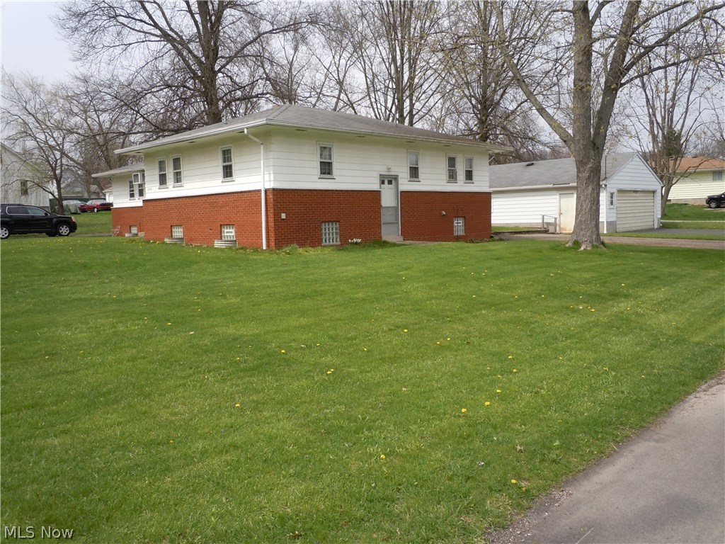 1251 Deforest Road Southeast Warren, OH 44484 - Photo 17 of 18 Gallery Image 17