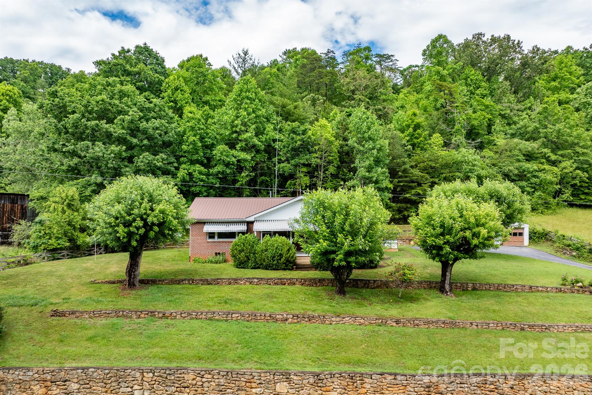 302 Sprinkle Branch Road Marshall, NC 28753 - Photo 3 of 38