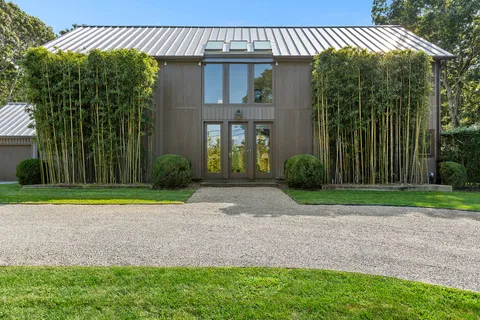 $3,995,000 | 43 Oyster Shores Road, East Hampton, NY 11937