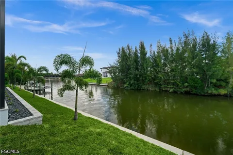 $1,150,000 | 2833 Southwest 17th Place, Cape Coral, FL 33914