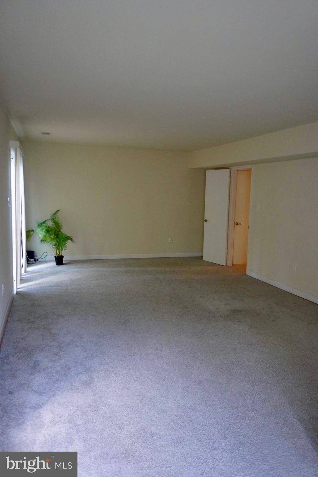 1434 Yellowwood Court Reston, VA 20190 - Photo 14 of 17 a view of a room