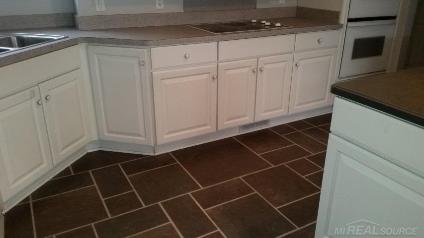 1267 Putnam Circle Rochester, MI 48307 - Photo 17 of 45 31276861-17.JPG