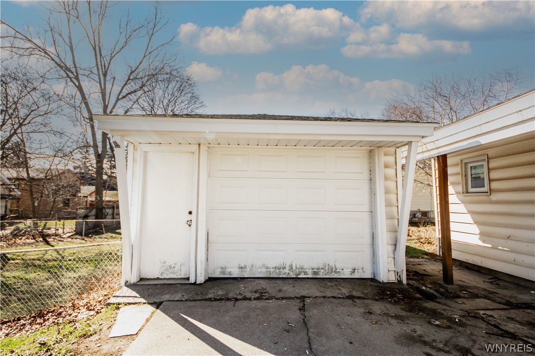 167 Lock Street Lockport, NY 14094 - Photo 7 of 45