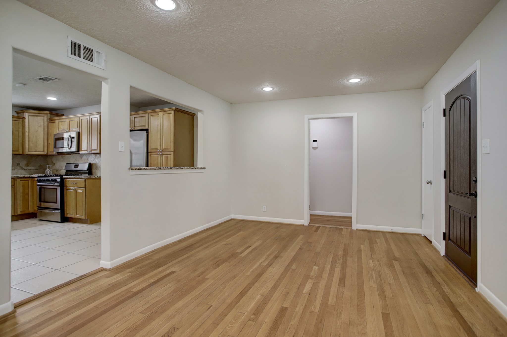 9638 Maribelle Way Houston, TX 77055 - Photo 4 of 12