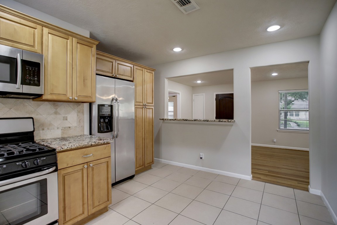 9638 Maribelle Way Houston, TX 77055 - Photo 6 of 12