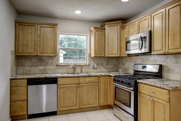 $1,900 | 9638 Maribelle Way, Houston, TX 77055