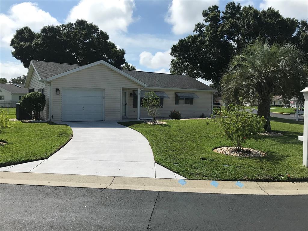 11879 Southwest 137th Loop Dunnellon, FL 34432 - Photo 1 of 37 a front view of a house with a yard
