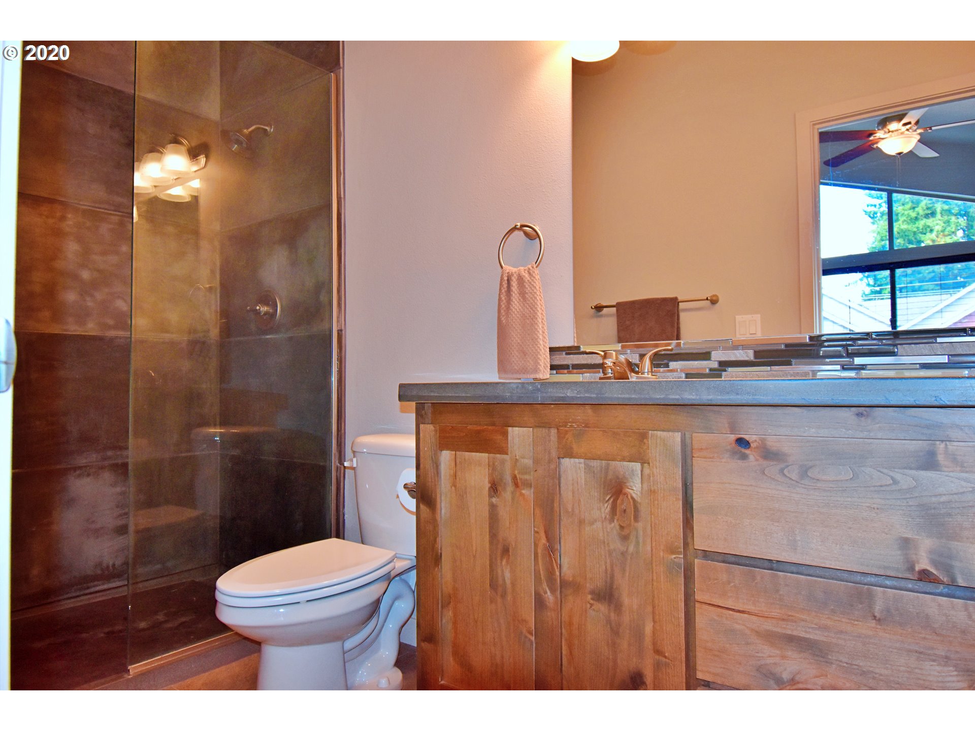 161 North 44th Place Ridgefield, WA 98642 - Photo 25 of 32 a bathroom with a sink a toilet and shower