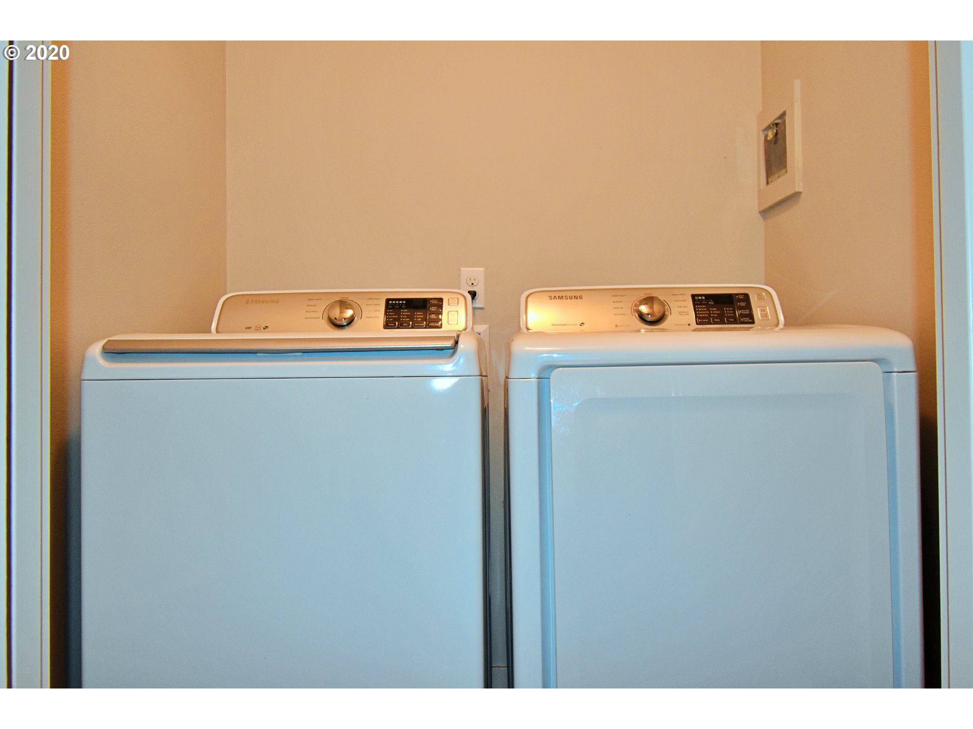 161 North 44th Place Ridgefield, WA 98642 - Photo 27 of 32 a utility room with dryer and washer