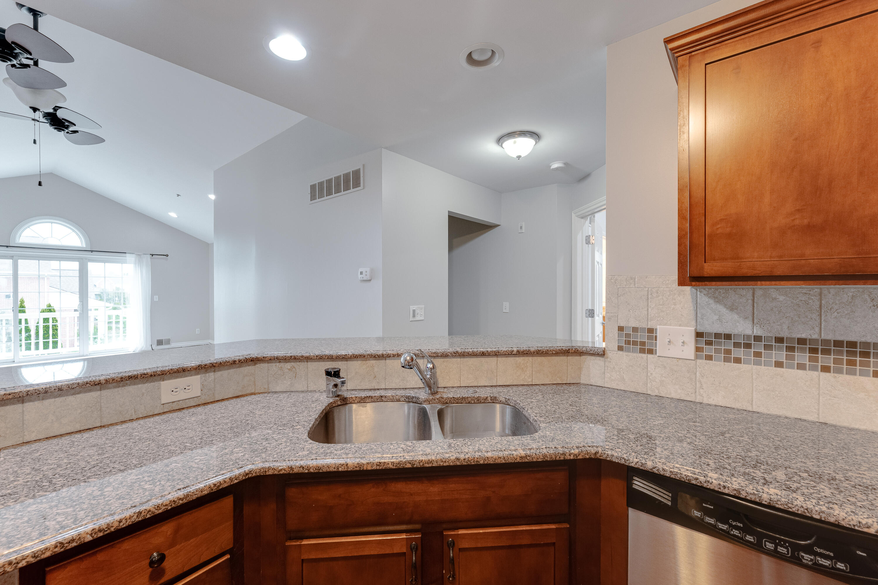 45668 South Stonewood Road Canton, MI 48187 - Photo 14 of 39 B-45668 S Stonewood Dr Canton -11