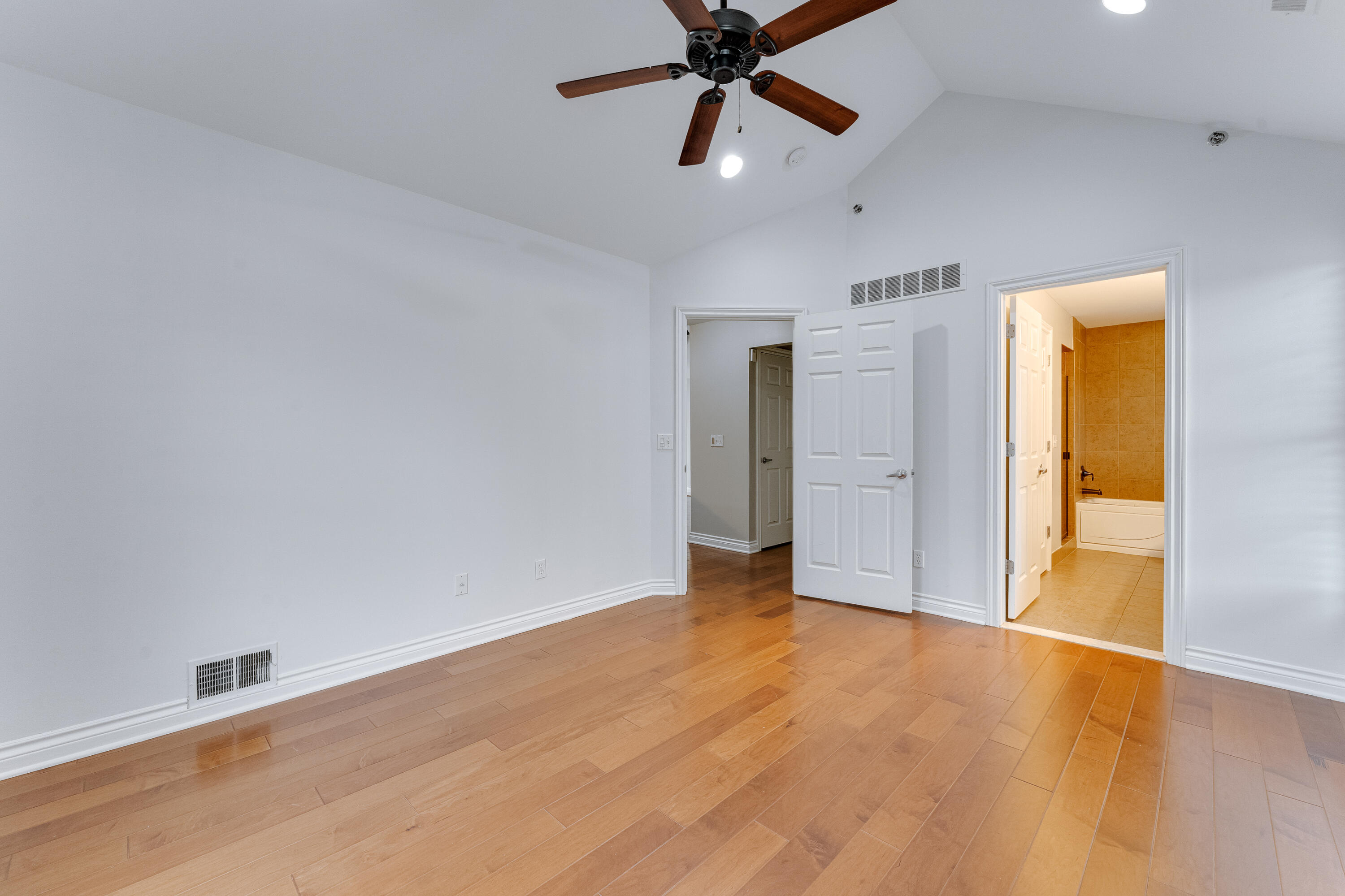 45668 South Stonewood Road Canton, MI 48187 - Photo 22 of 39 B-45668 S Stonewood Dr Canton -19