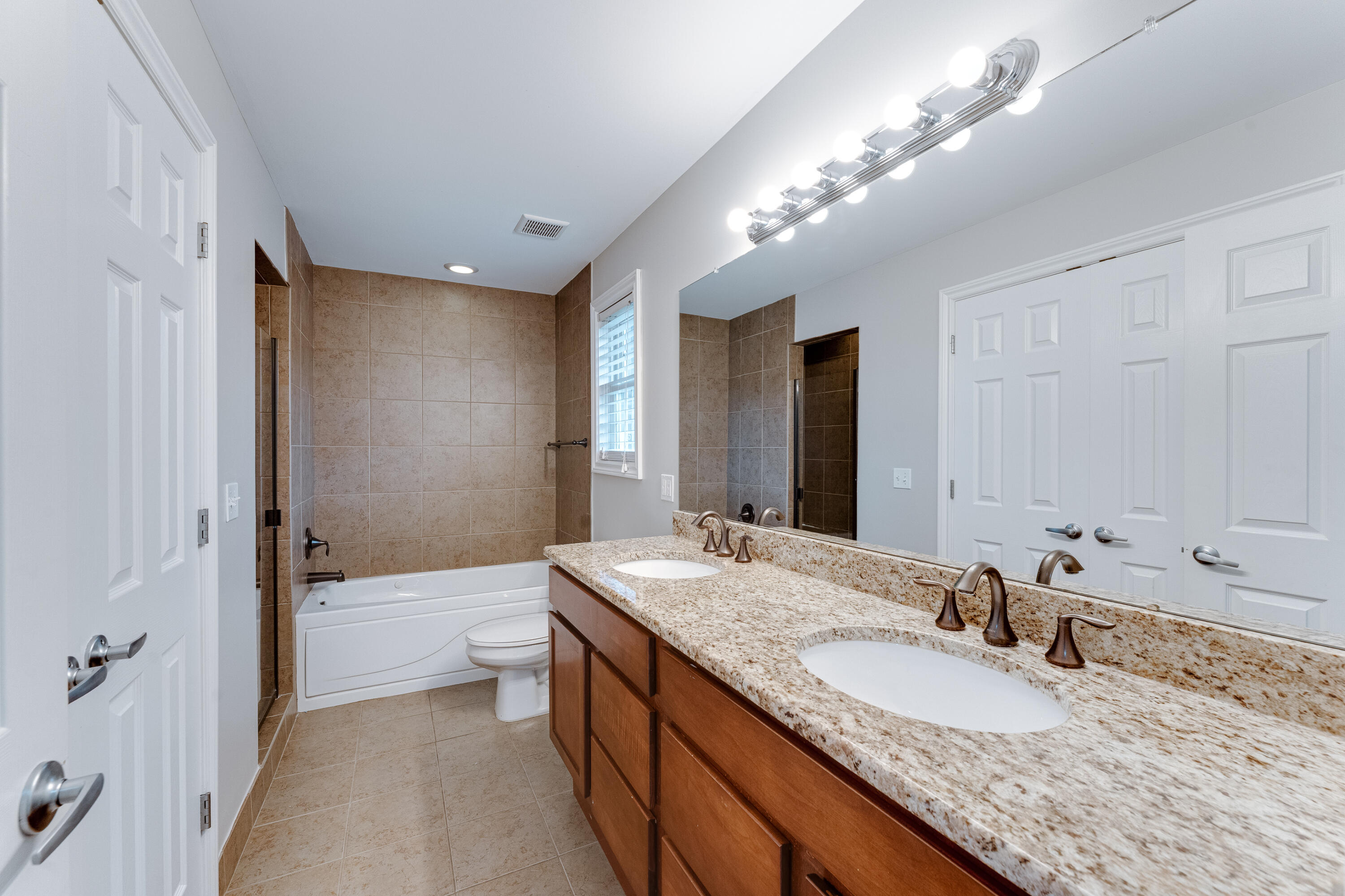 45668 South Stonewood Road Canton, MI 48187 - Photo 23 of 39 B-45668 S Stonewood Dr Canton -20