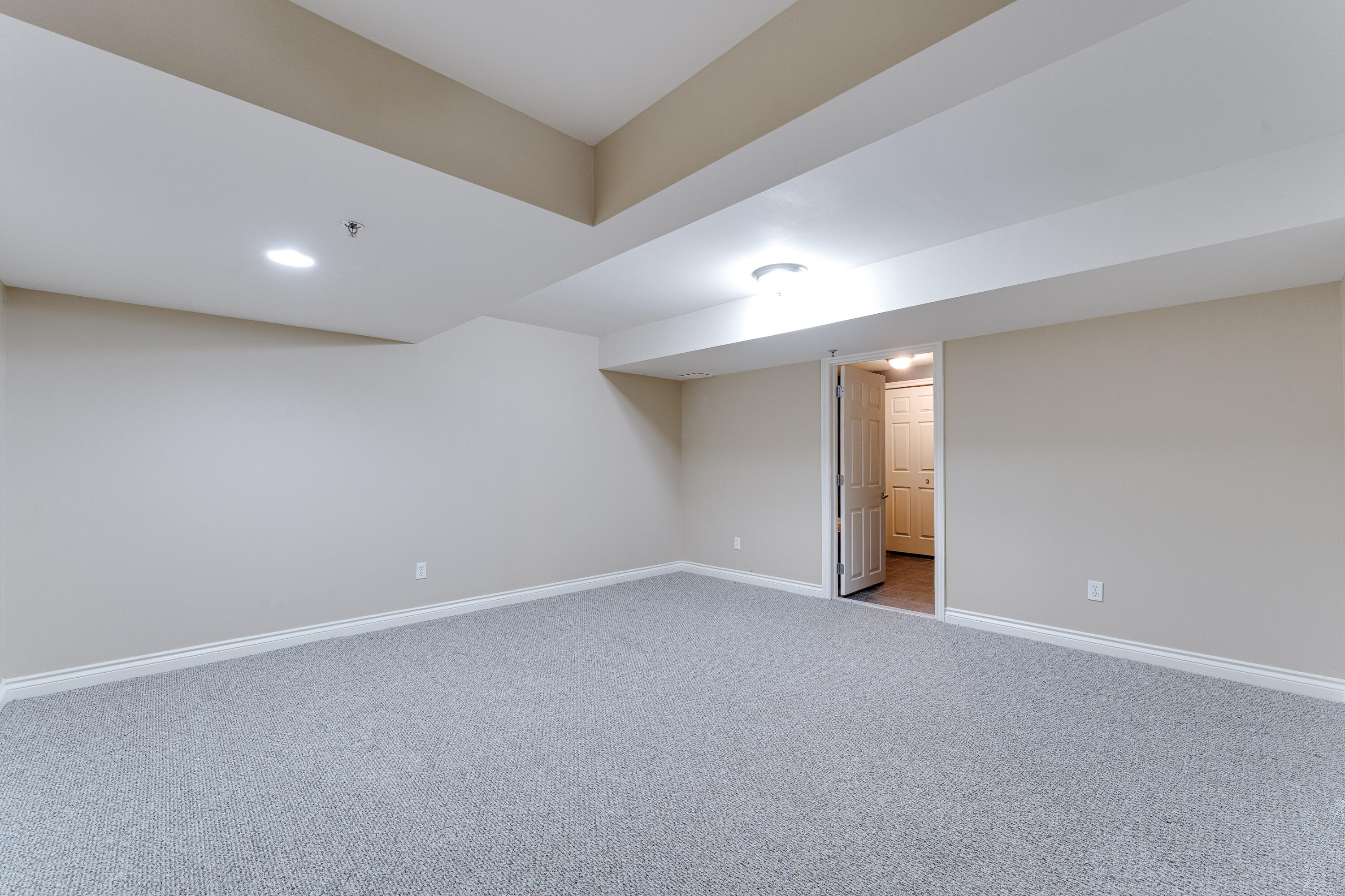 45668 South Stonewood Road Canton, MI 48187 - Photo 27 of 39 B-45668 S Stonewood Dr Canton -26