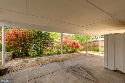 a view of a garage