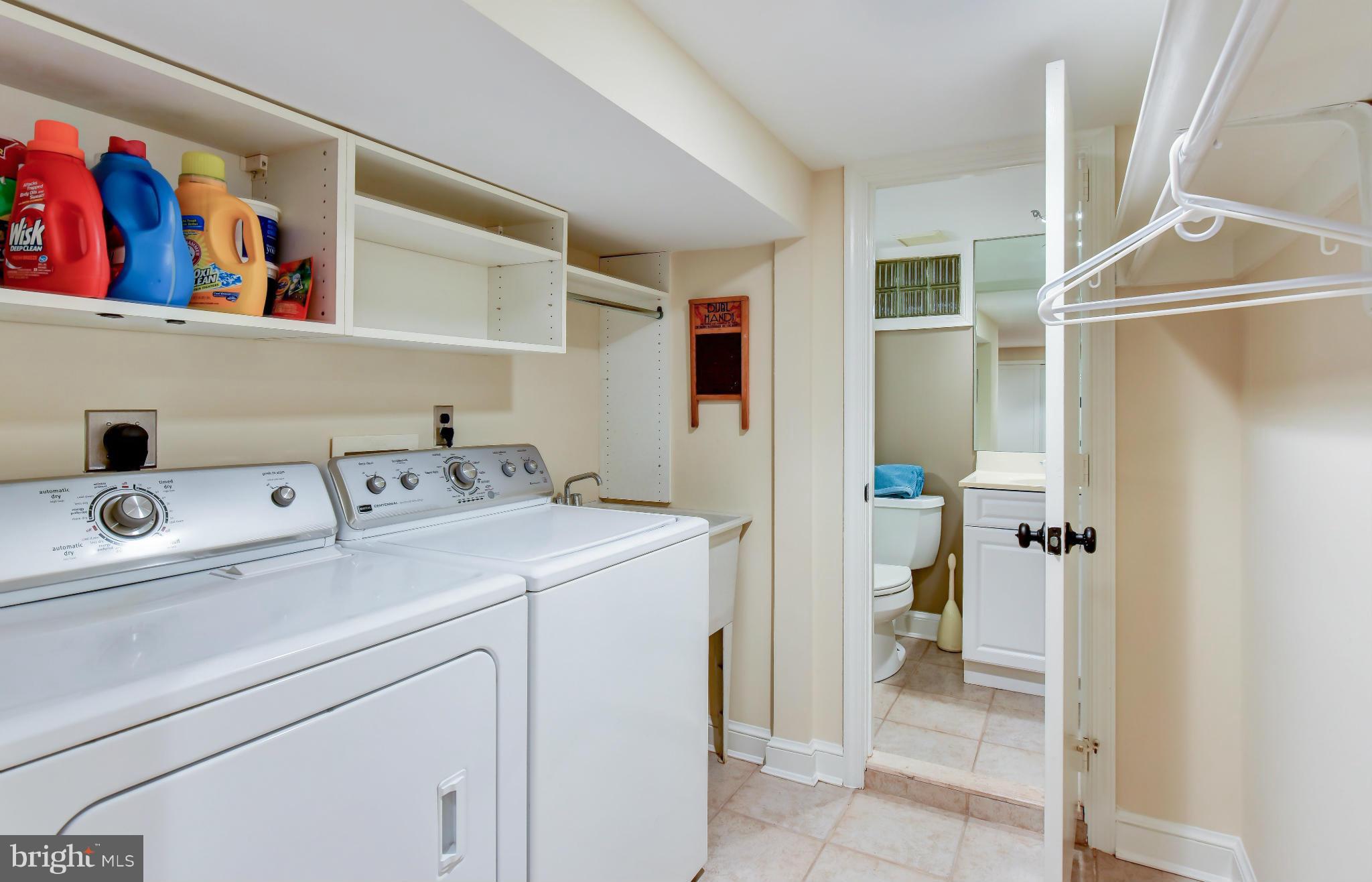 2806 Ridge Rd Drive Alexandria, VA 22302 - Photo 20 of 30 a utility room with dryer and washer
