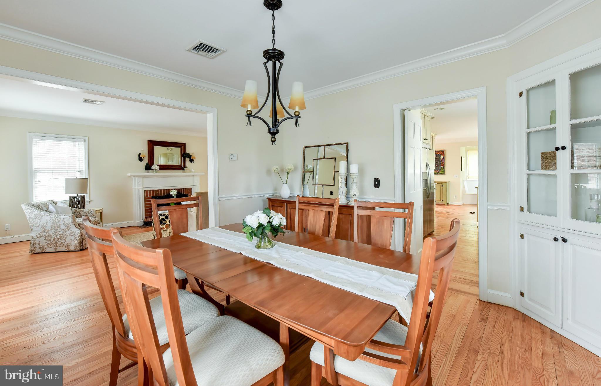 2806 Ridge Rd Drive Alexandria, VA 22302 - Photo 5 of 30 a view of a dining room with furniture