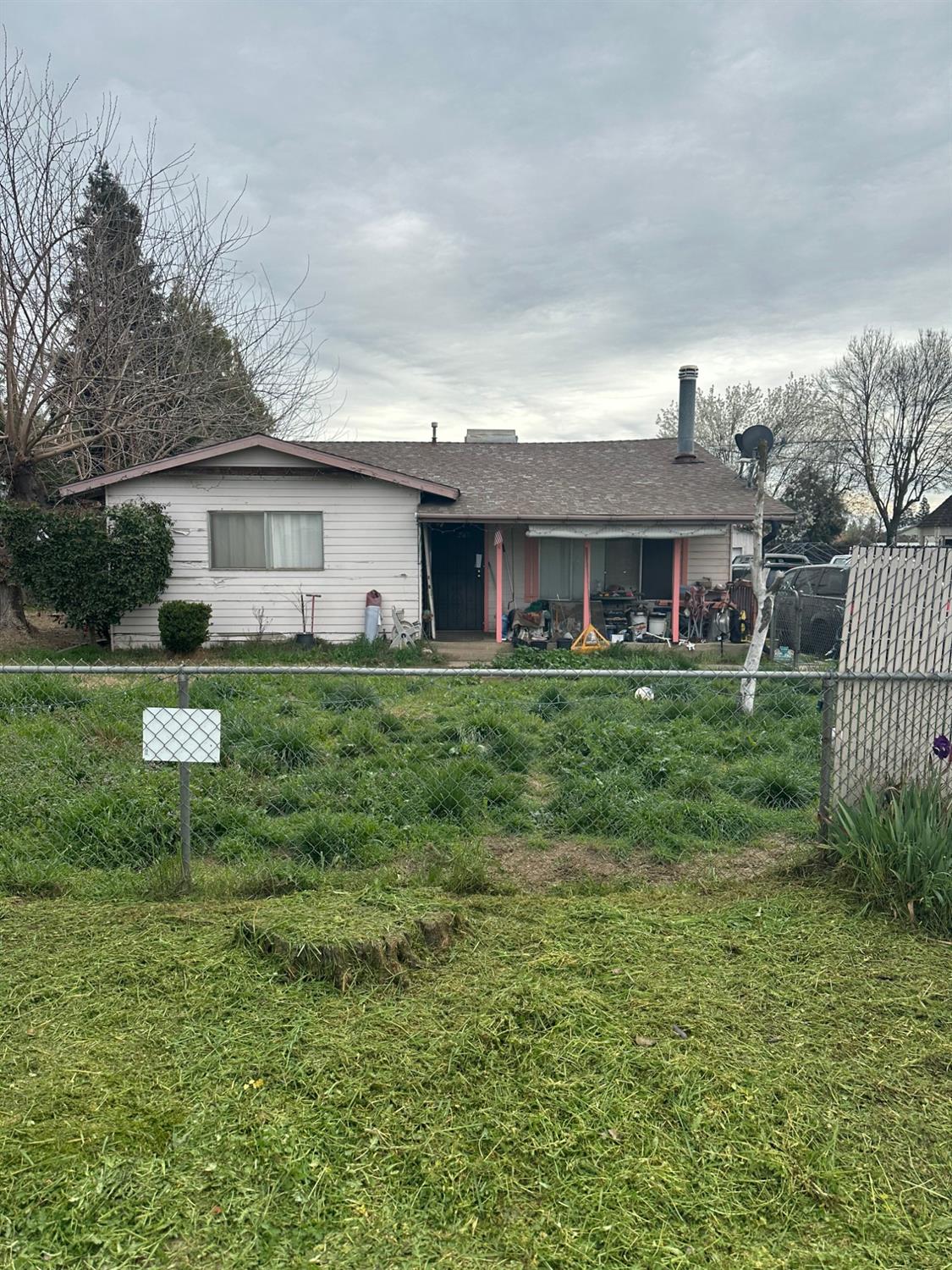 a view of a house with a yard and plants