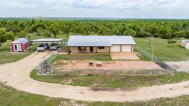 $1,095,000 | 2050 Adj Lane, Fredericksburg, TX 78624
