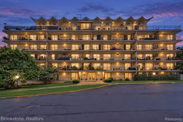 $105,000 | 8300 East Jefferson Avenue, Unit 308, Detroit, MI 48214