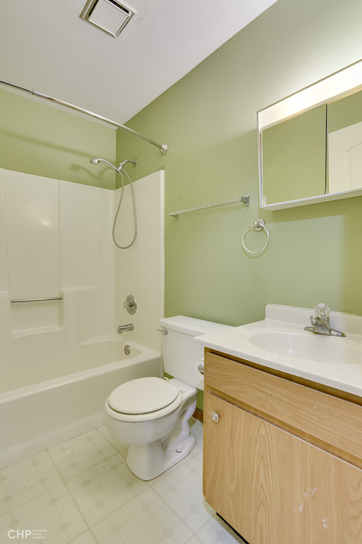 615 South Virginia Road, Unit 303 Crystal Lake, IL 60014 - Photo 8 of 15