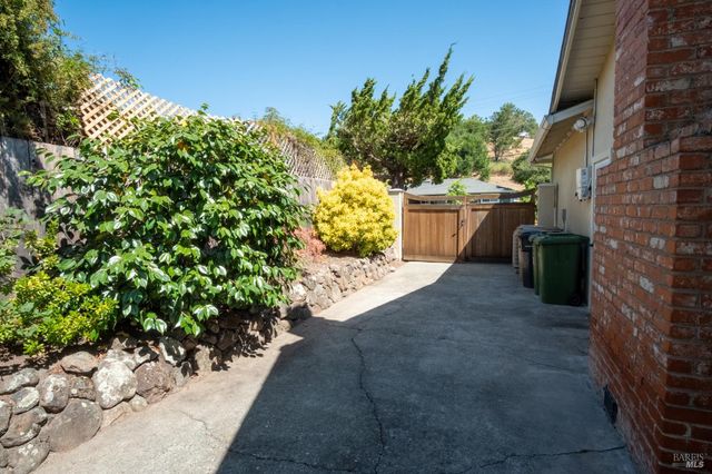 $1,179,000 | 31 Esmeyer Drive, San Rafael, CA 94903