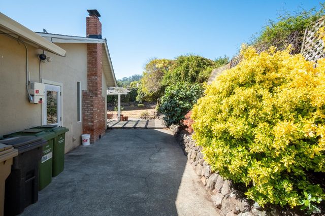 $1,179,000 | 31 Esmeyer Drive, San Rafael, CA 94903