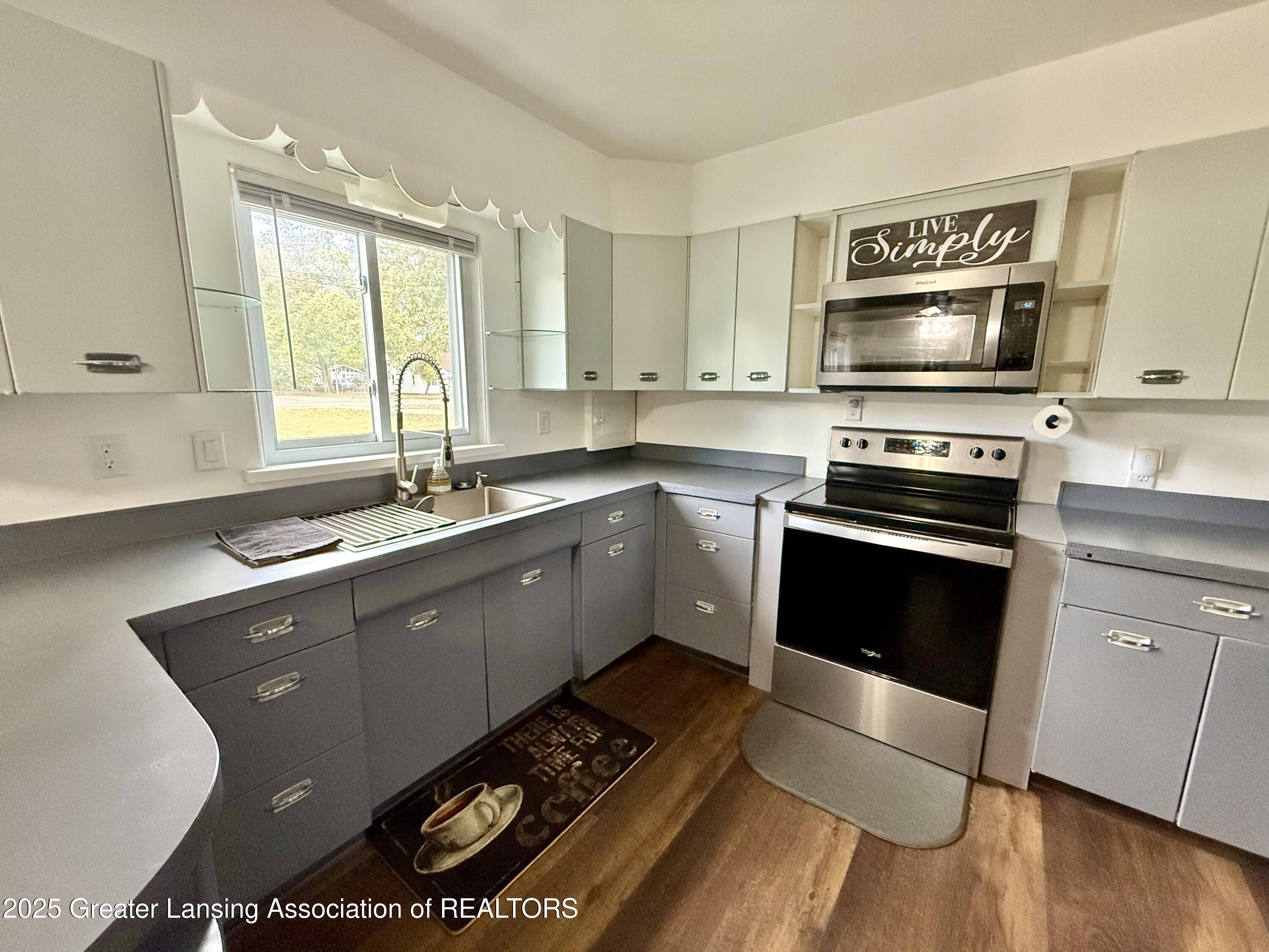 2701 West Holmes Road Lansing, MI 48911 - Photo 15 of 28 IMG_8570