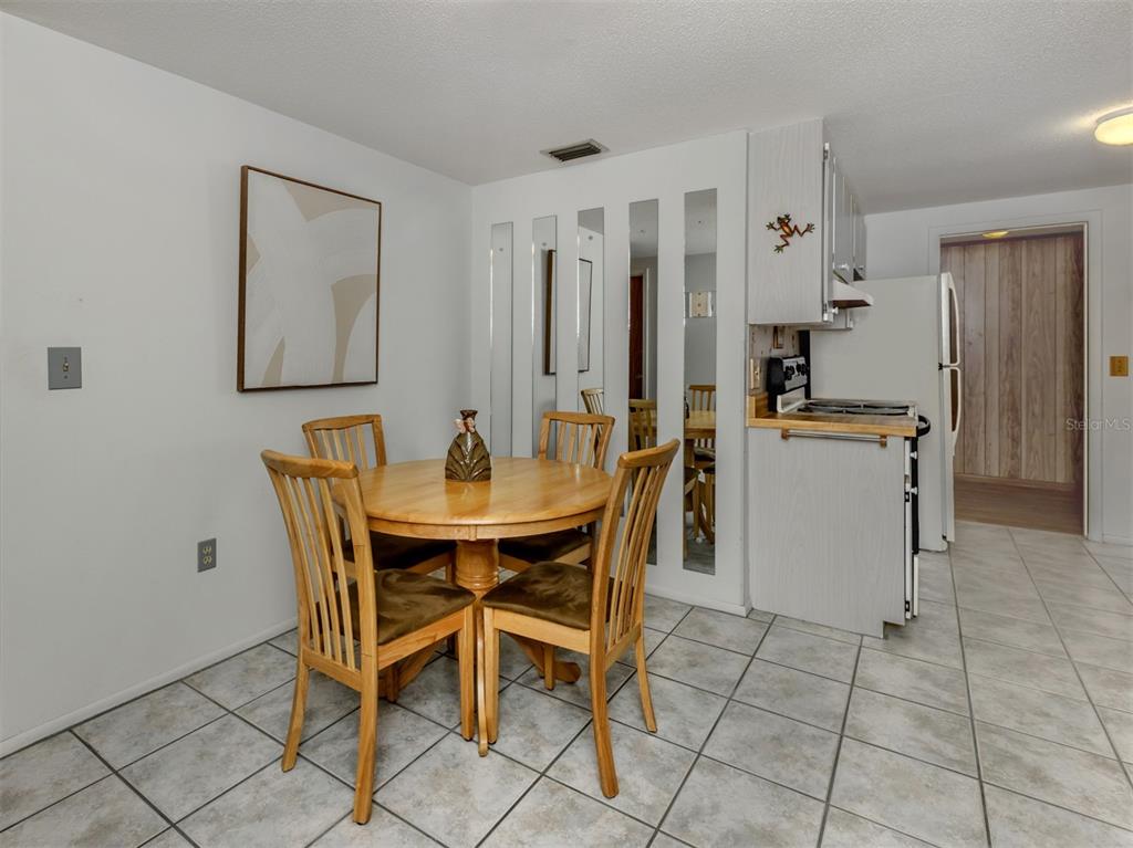 325 Palmetto Road West Nokomis, FL 34275 - Photo 11 of 58