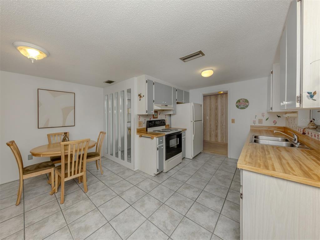 325 Palmetto Road West Nokomis, FL 34275 - Photo 13 of 58