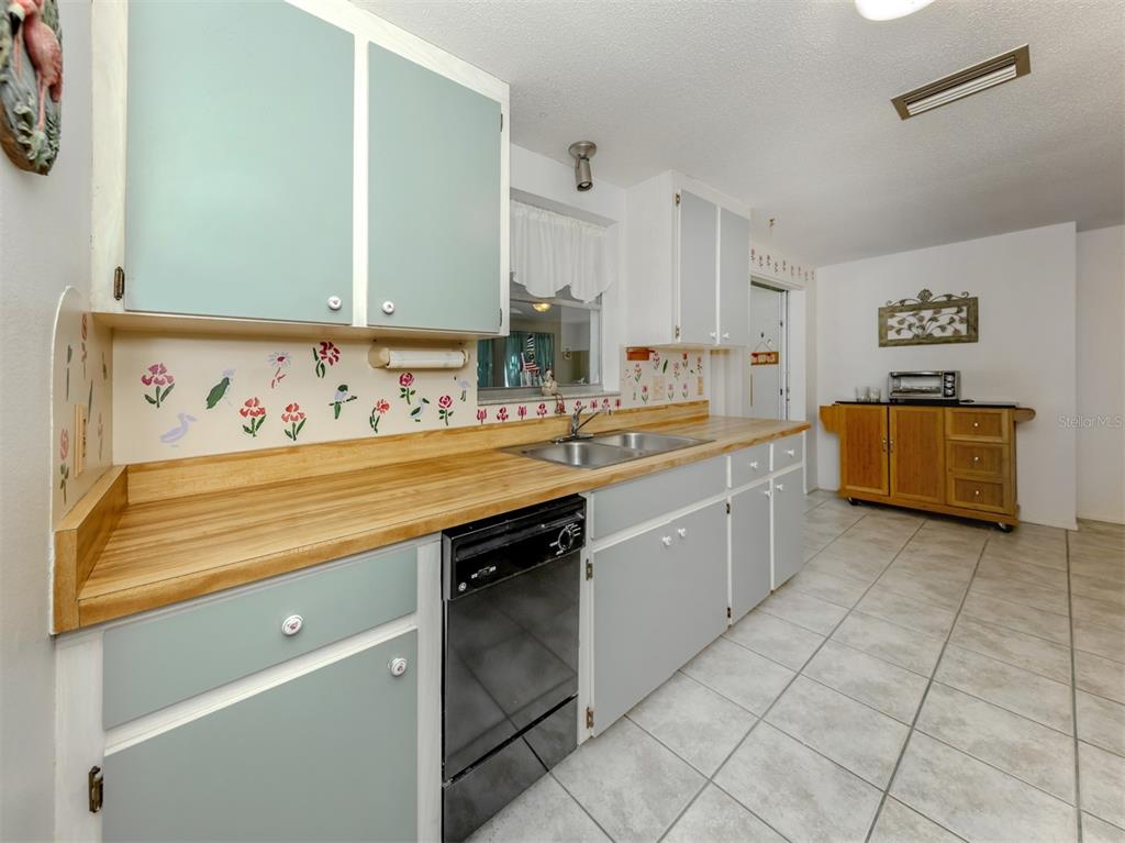 325 Palmetto Road West Nokomis, FL 34275 - Photo 16 of 58