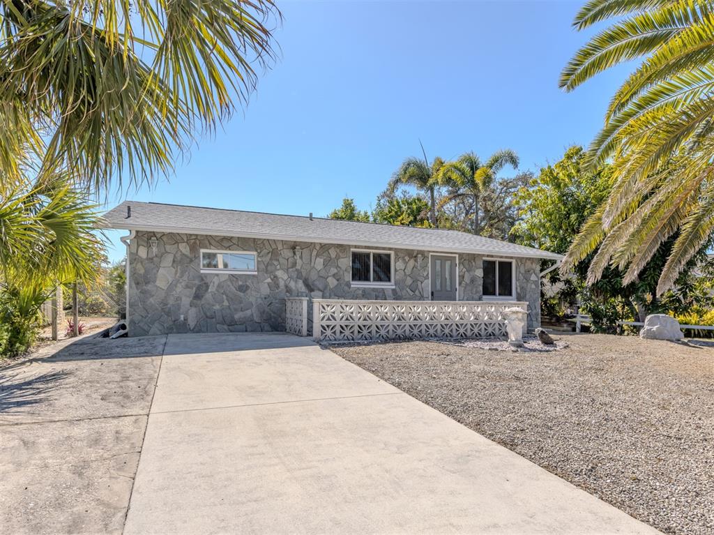 325 Palmetto Road West Nokomis, FL 34275 - Photo 2 of 58