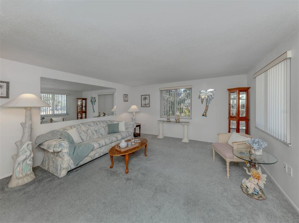 325 Palmetto Road West Nokomis, FL 34275 - Photo 3 of 58