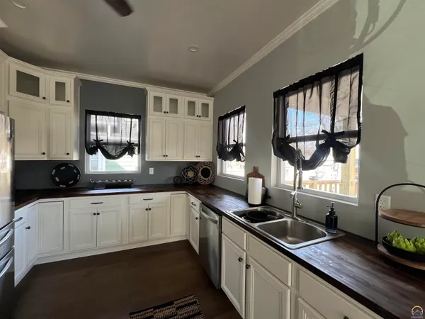 $240,000 | 1214 Rural Street, Emporia, KS 66801