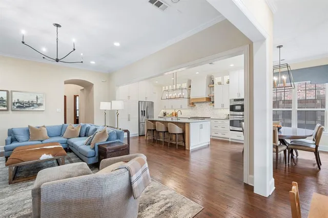 $900,000 | 2220 Emerson Lane, Carrollton, TX 75010