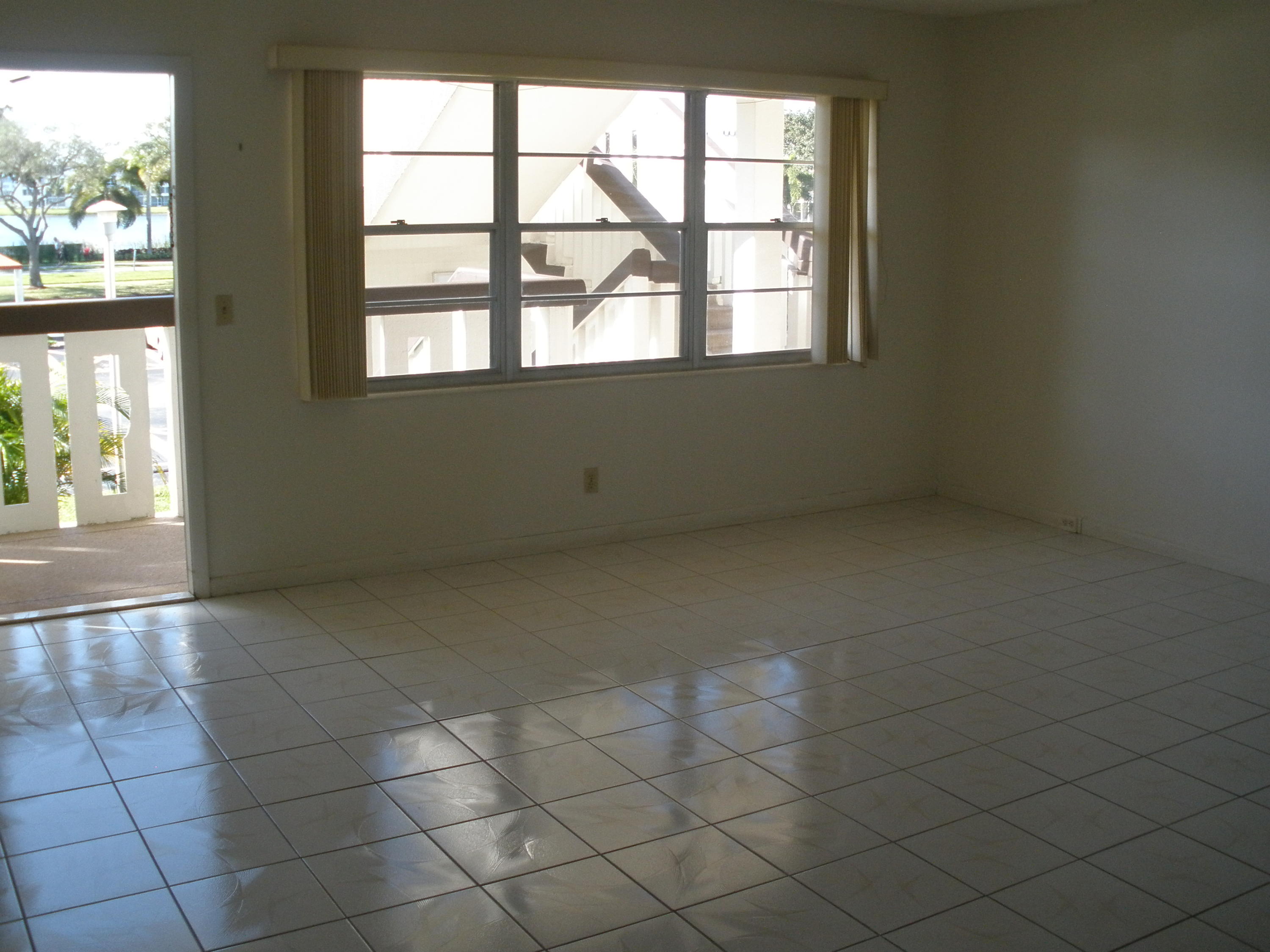 111 Suffolk C Boca Raton, FL 33434 - Photo 4 of 12 018