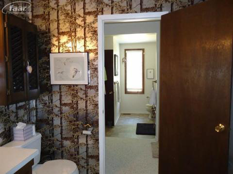 1053 Stonehenge Road Flint, MI 48532 - Photo 11 of 26 20174636-10.JPG
